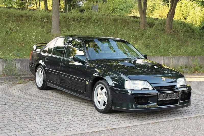 Dlaczego Lotus Omega zawstydzała supersamochody i zmieniała reguły gry?