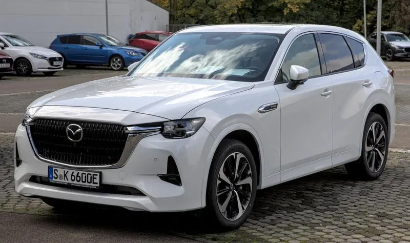 Mazda CX-60 3.3 diesel: ile pali, jaki ma zasięg i którą wersję wybrać?