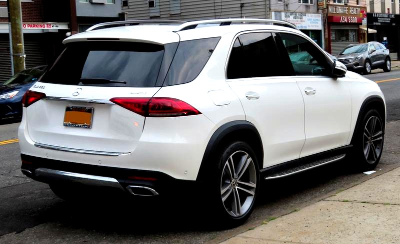 Mercedes-Benz GLE 350: hybryda plug-in czy benzyna? Porównanie kosztów i osiągów
